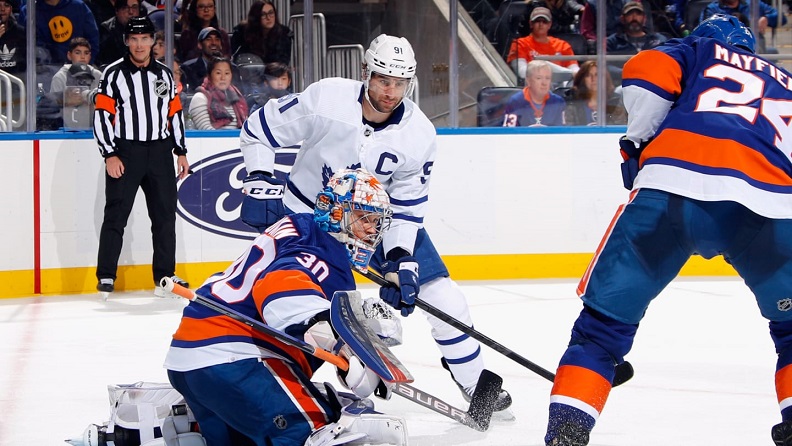 John Tavares atteint 1 000 points alors qu'il jouait pour les Maple Leafs de Toronto